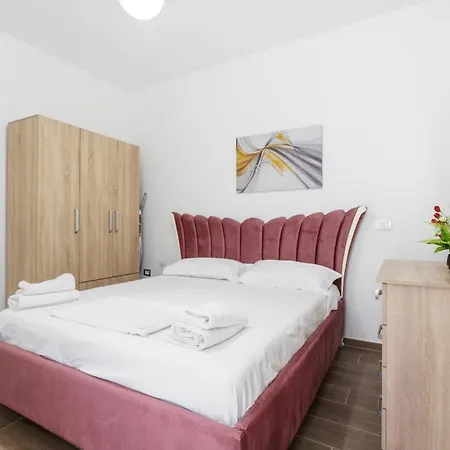 Enles Garden - Апартаменты Голем